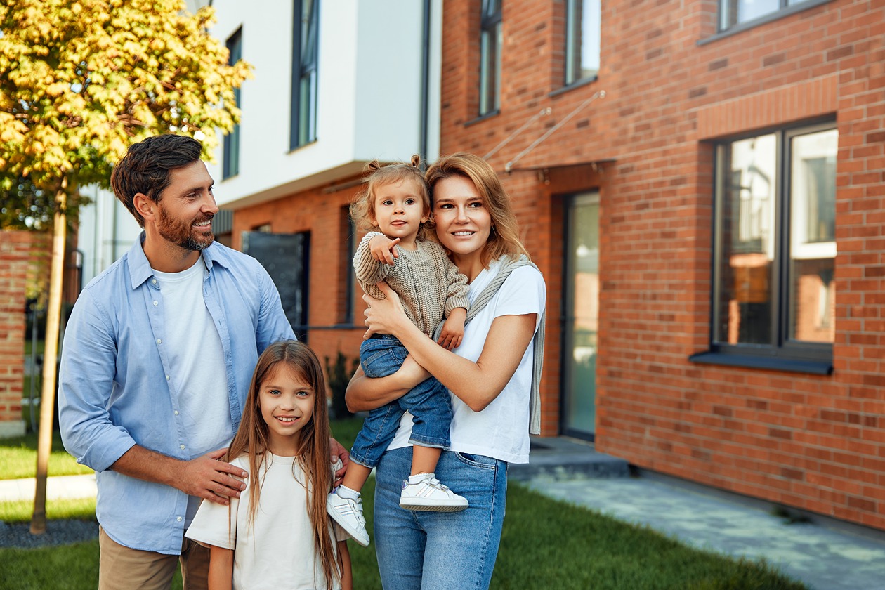 moving-buying-a-home-family-shooting
