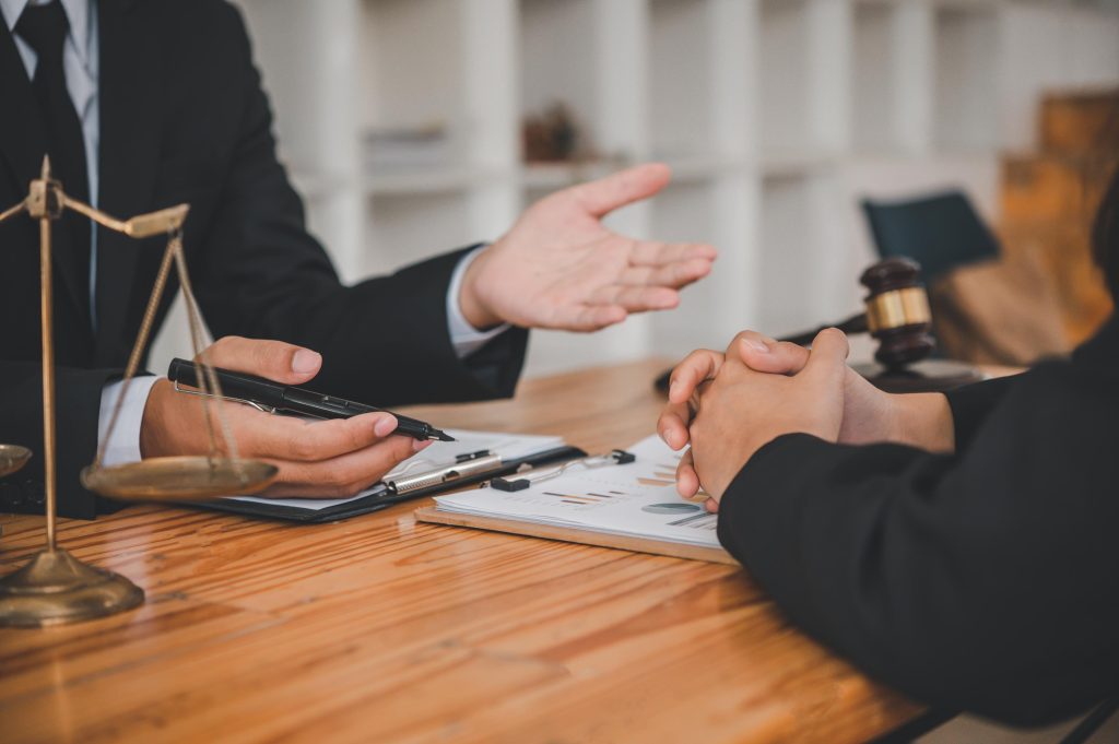 Lawyers give advice about judgment, agreements, justice Customer