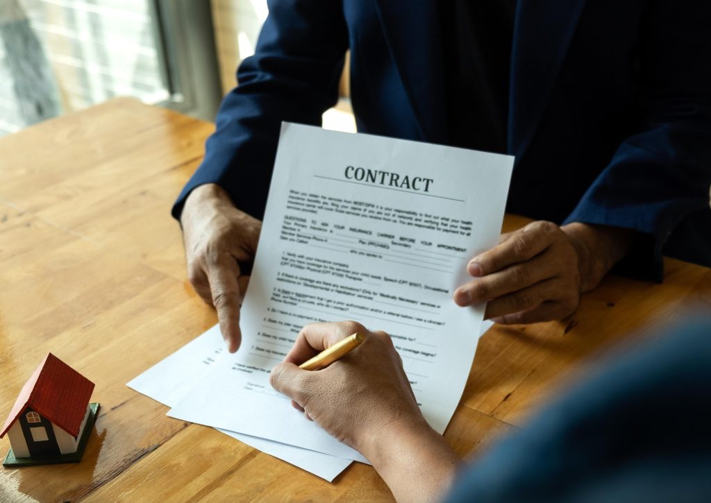 Business concepts,Businessmen point to documents for customers t